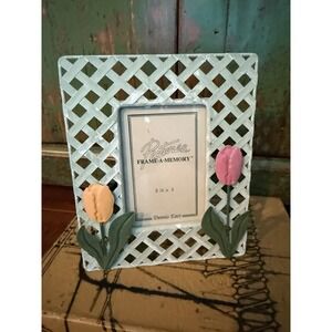 Vintage Trellis Lattice Tulip Tole Picture Frame‎ 3.5"x5" Metal